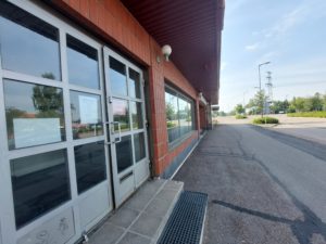 Inkeroisten Nuortentalon ulko-ovi
